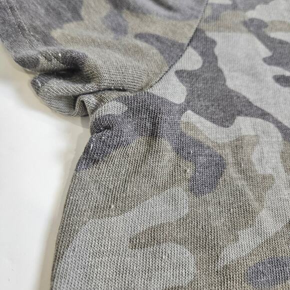 American Eagle Top Women’s Green Camouflage Short Sleeve Size Large V Neck - Picture 5 of 5